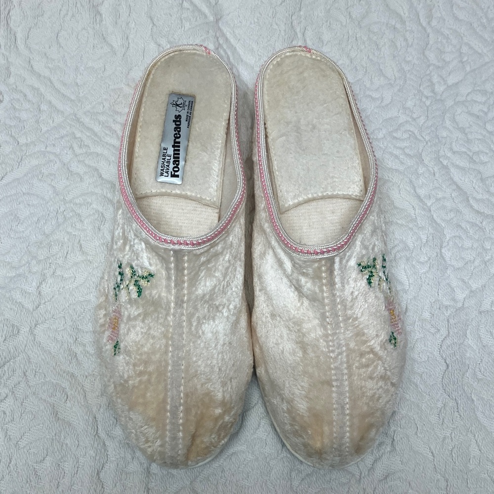 Vintage Foamtreads slippers with heel & hard bottom, embroidery details, 8 1/2